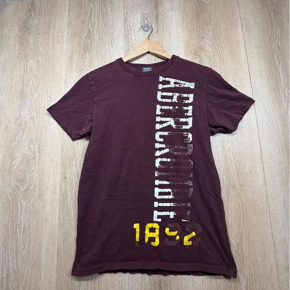 Abercrombie-fitch Men's Burgundy and Brown T-shirt
